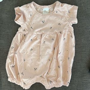 H&M baby girl outfit size newborn
